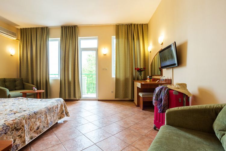 Momente de familie împărtășite într-o cameră dublă de familie